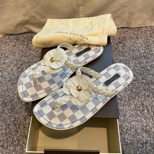 Louis Vuitton! Authentic: sandals❤️